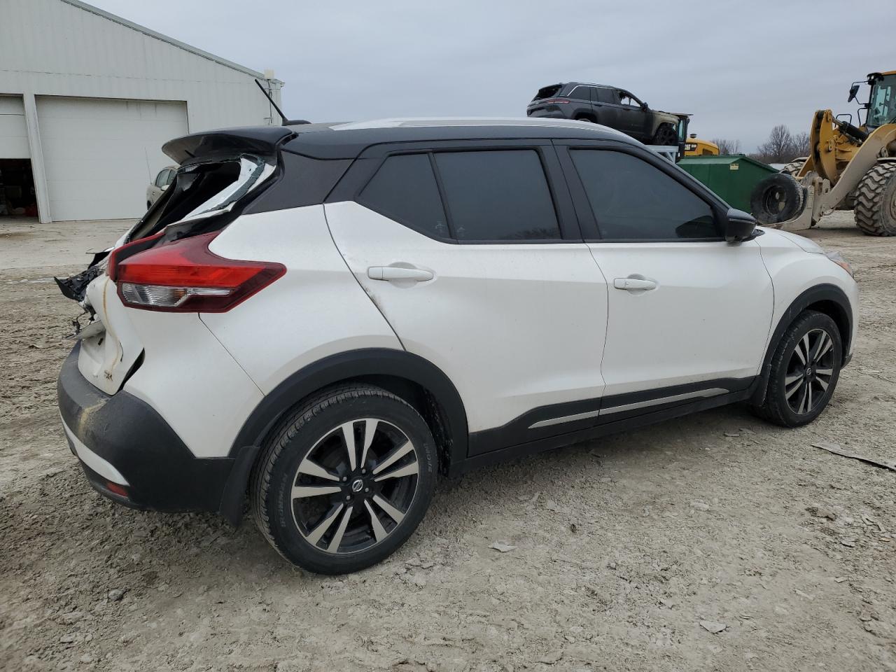 2018 Nissan Kicks VIN 3N1CP5CUXJL530732 Copart auction photo, rear end / minor dent/scratches damage thumbnail 3
