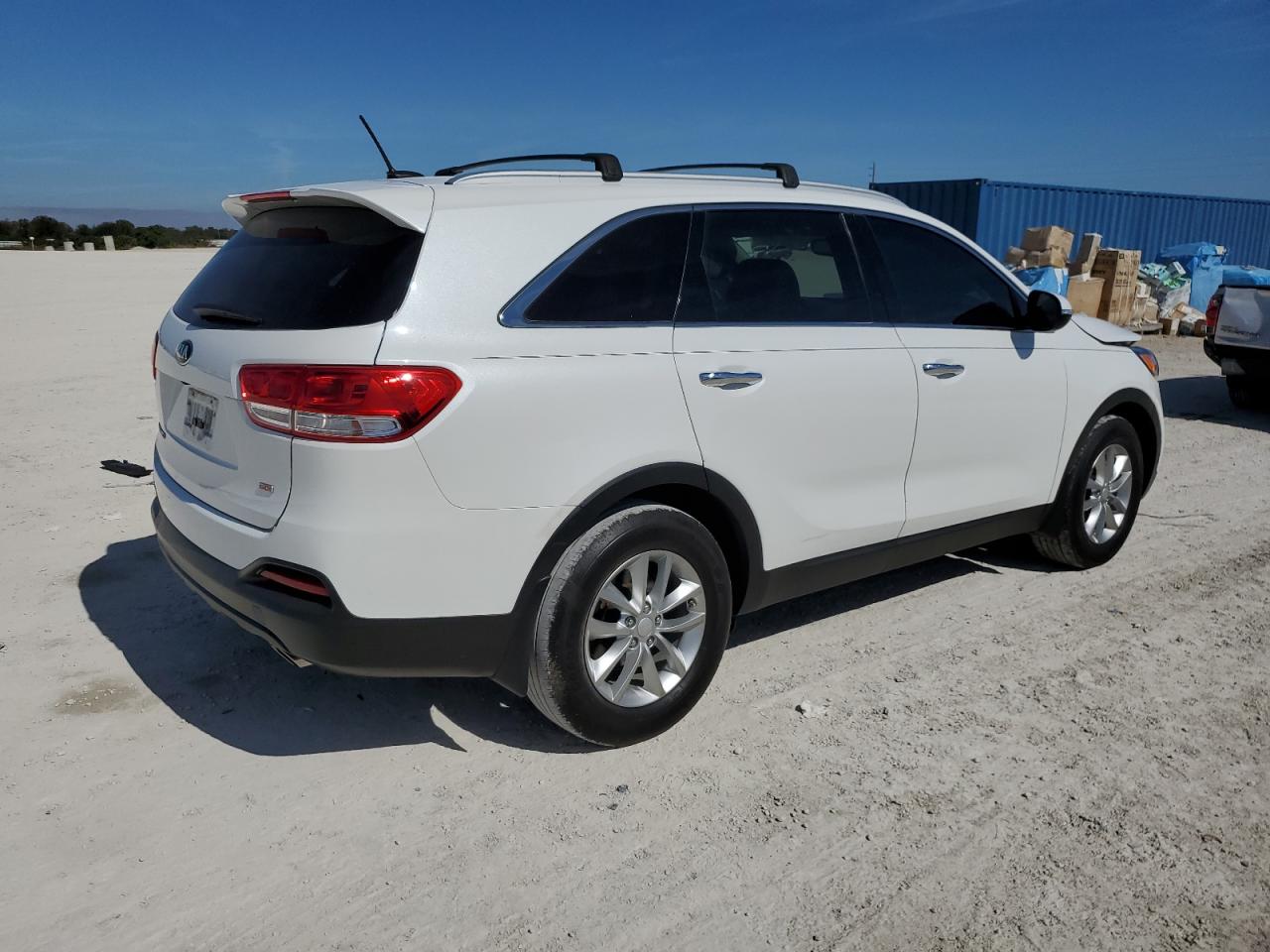 2016 KIA Sorento VIN 5XYPG4A30GG104325 Copart auction photo, front end damage thumbnail 3