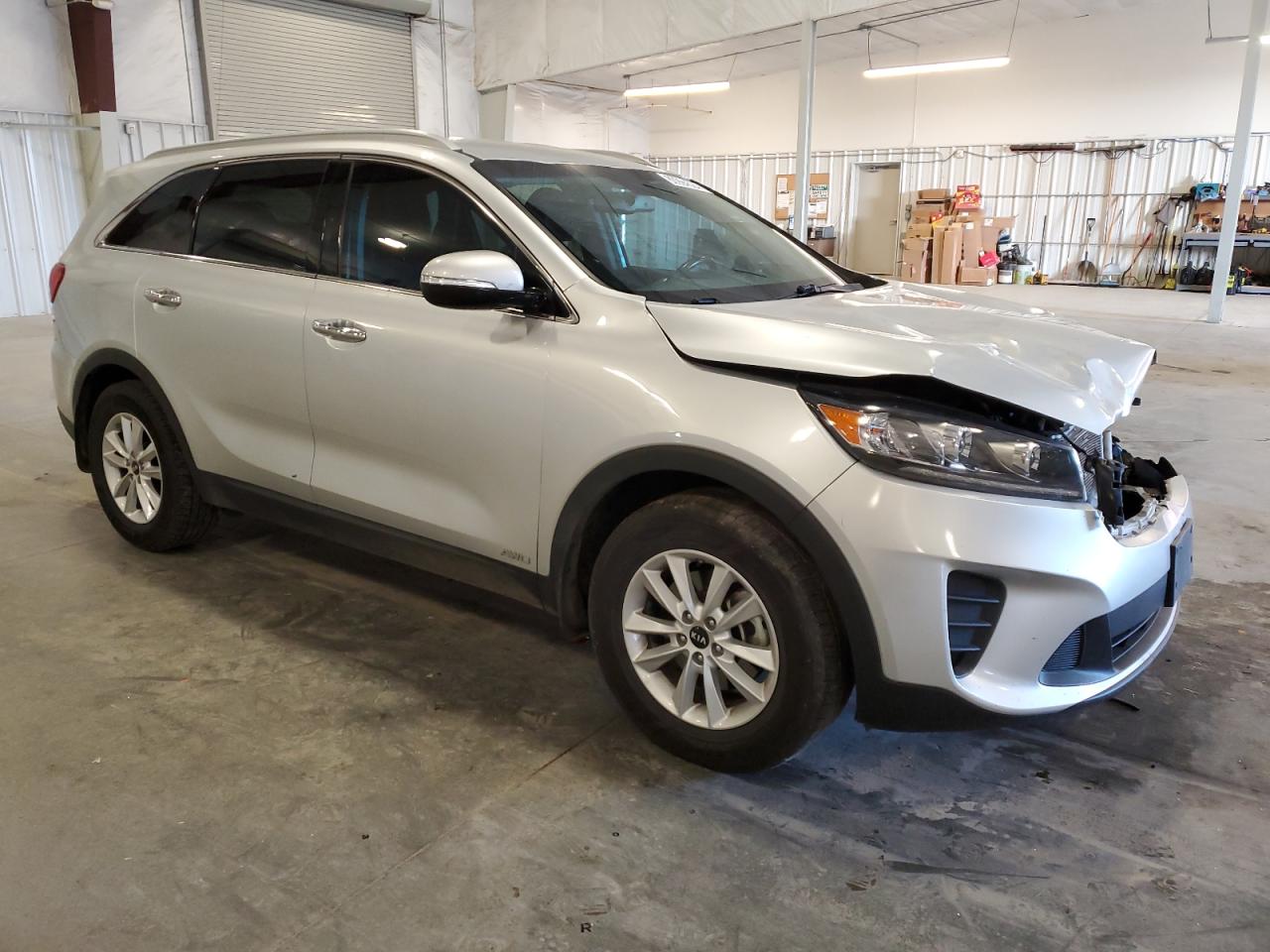 2019 KIA Sorento VIN 5XYPGDA34KG438091 Copart auction photo, front end damage thumbnail 4