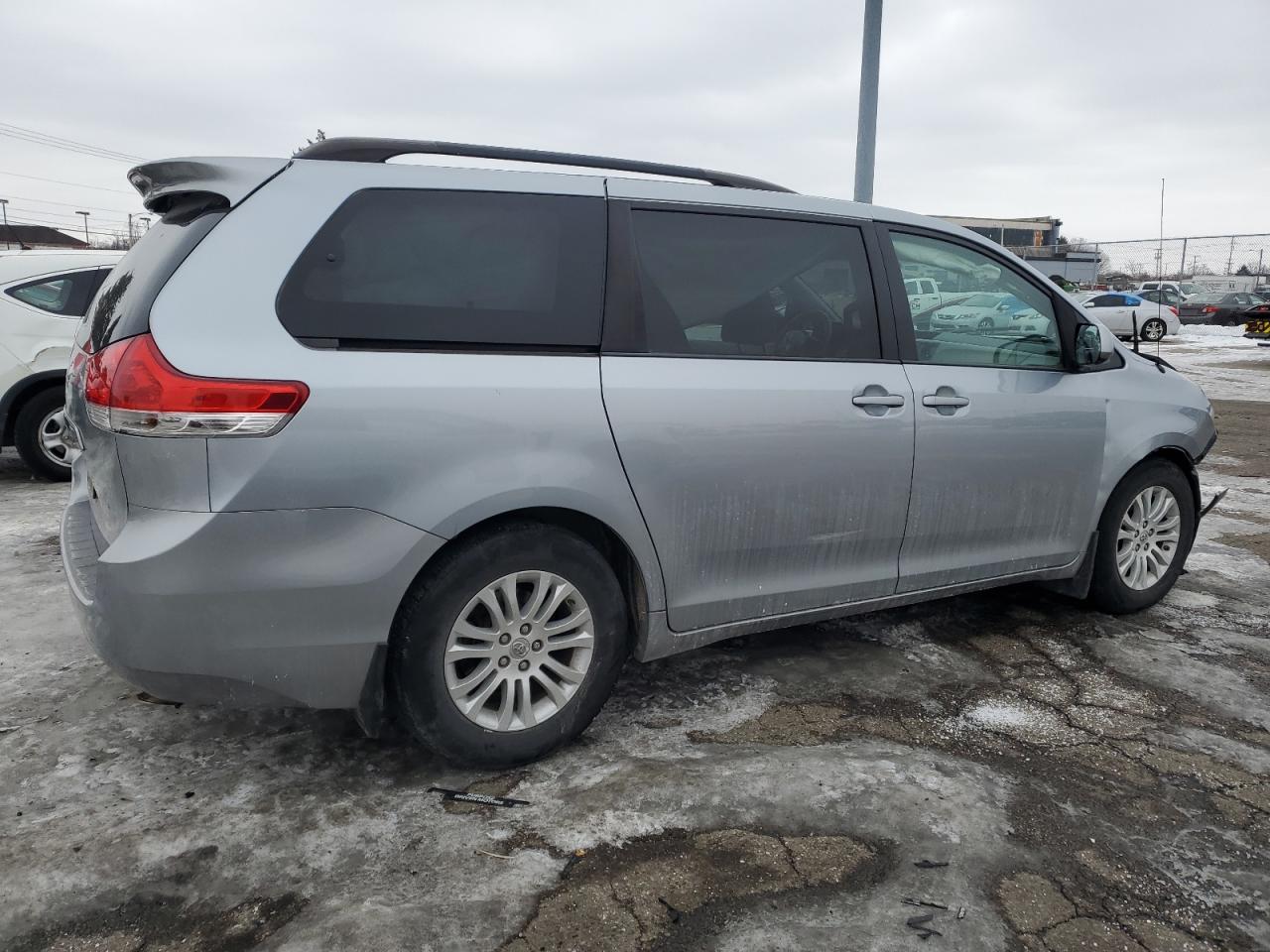 2014 Toyota Sienna VIN 5TDYK3DC7ES514094 Copart auction photo, front end damage thumbnail 3
