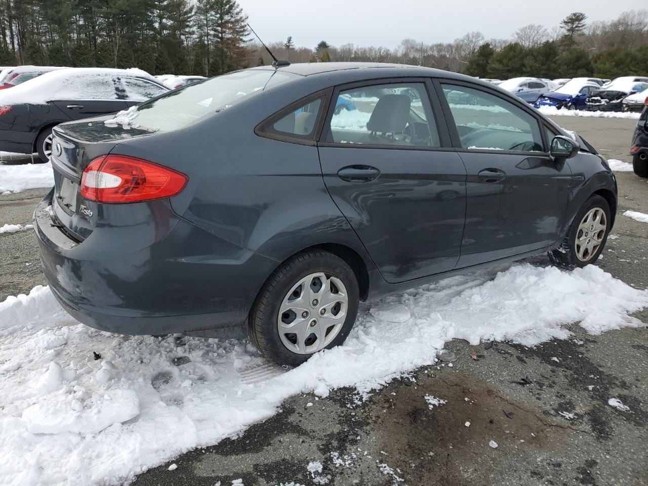 2011 Ford Fiesta VIN 3FADP4AJ8BM102020 Copart auction photo, front end / minor dent/scratches damage thumbnail 3