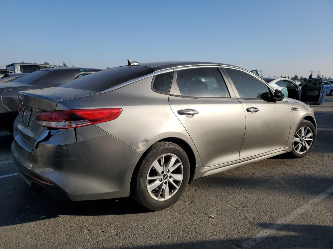 2018 KIA Optima VIN 5XXGT4L36JG196125 Copart auction photo, front end damage thumbnail 3