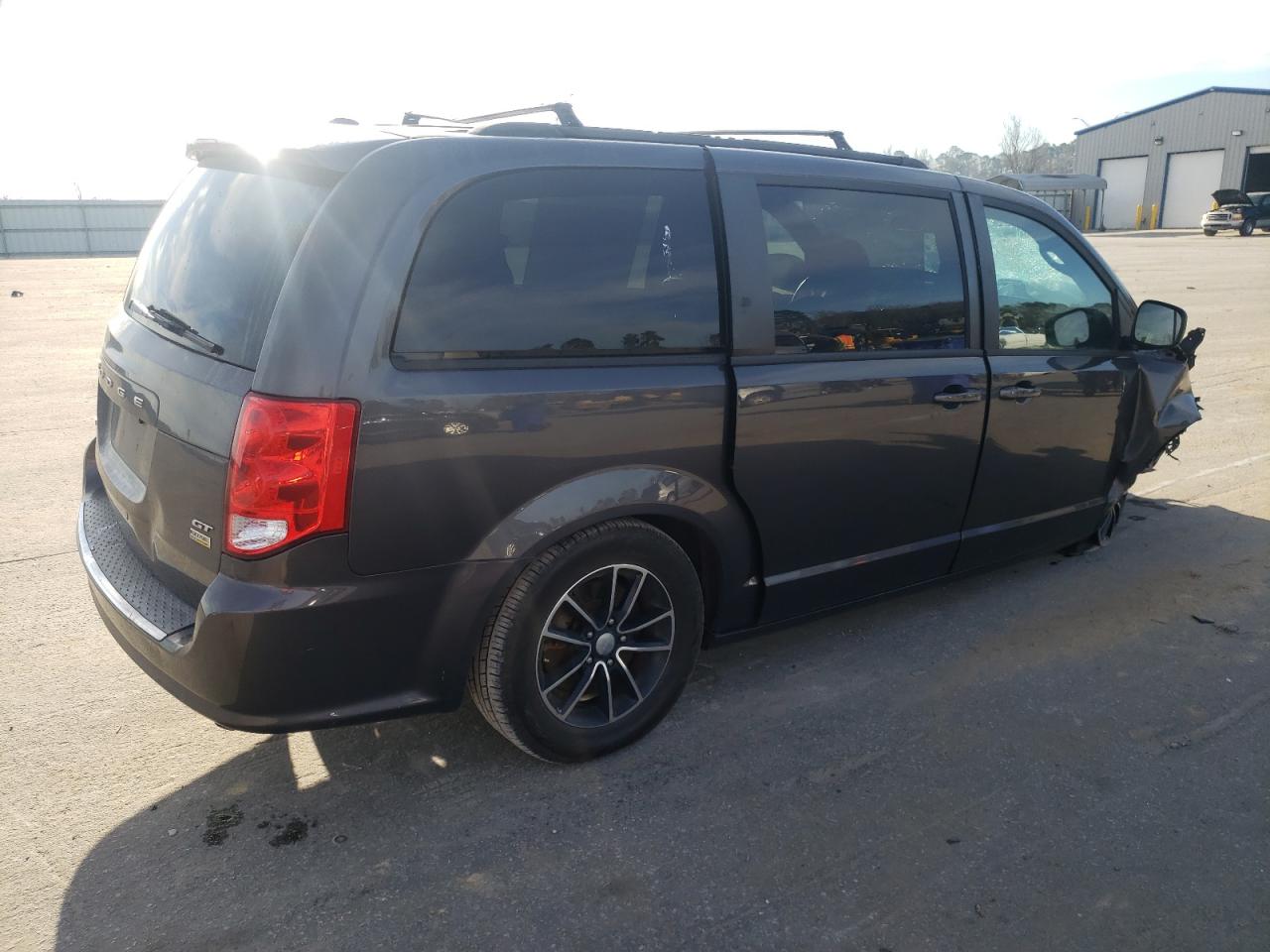 2018 Dodge Caravan VIN 2C4RDGEG4JR335506 Copart auction photo, front end / side damage thumbnail 3