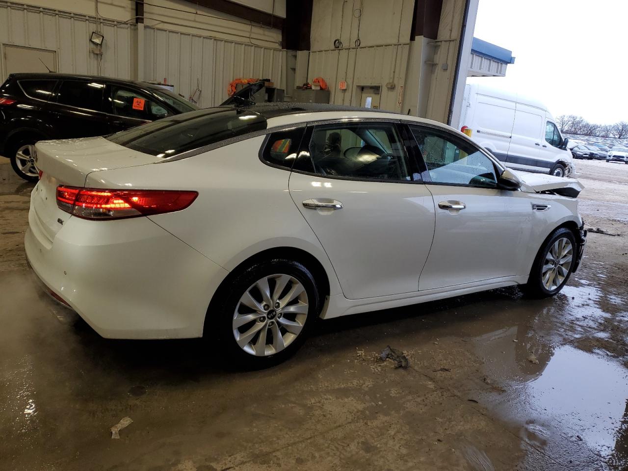 2017 KIA Optima VIN 5XXGU4L30HG153696 Copart auction photo, front end damage thumbnail 3