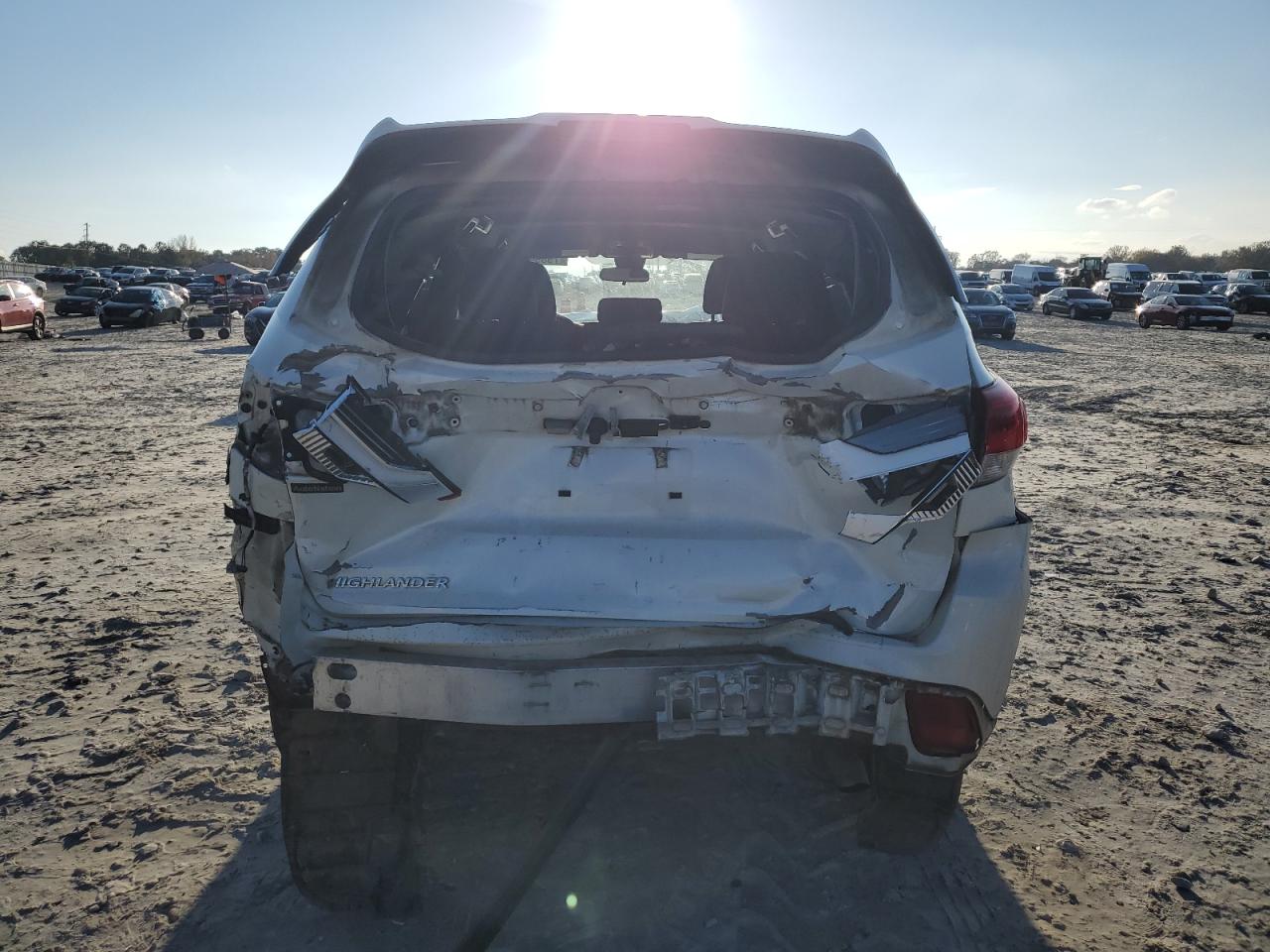 2017 Toyota Highlander VIN 5TDZZRFH4HS191347 Copart auction photo, rear end / front end damage thumbnail 6