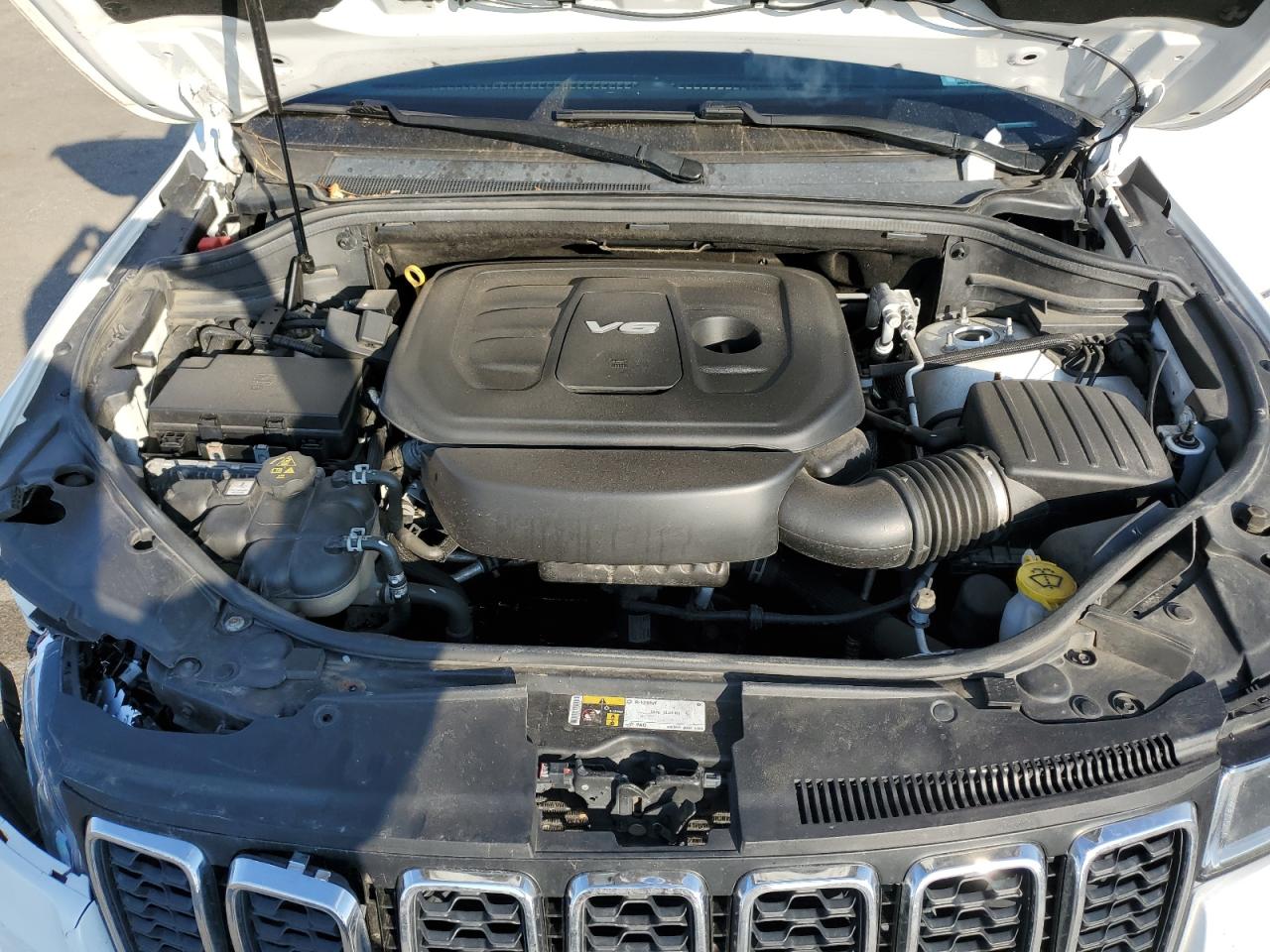 2017 Jeep Grand Cherokee VIN 1C4RJFAG4HC683415 Copart auction photo, front end / minor dent/scratches damage thumbnail 12