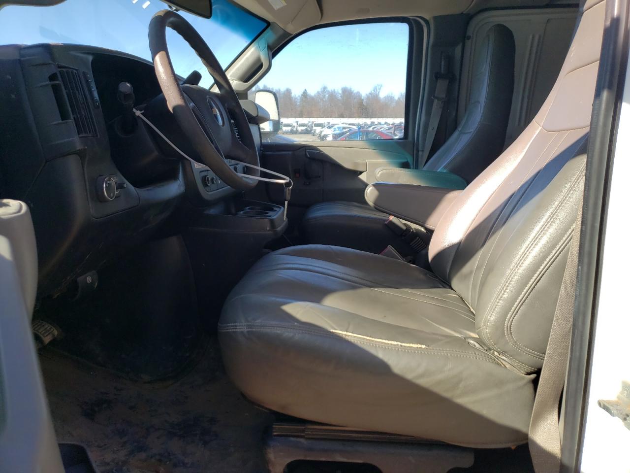 2018 Chevrolet Express VIN 1GCWGBFP8J1258073 Copart auction photo, front end / side damage thumbnail 7