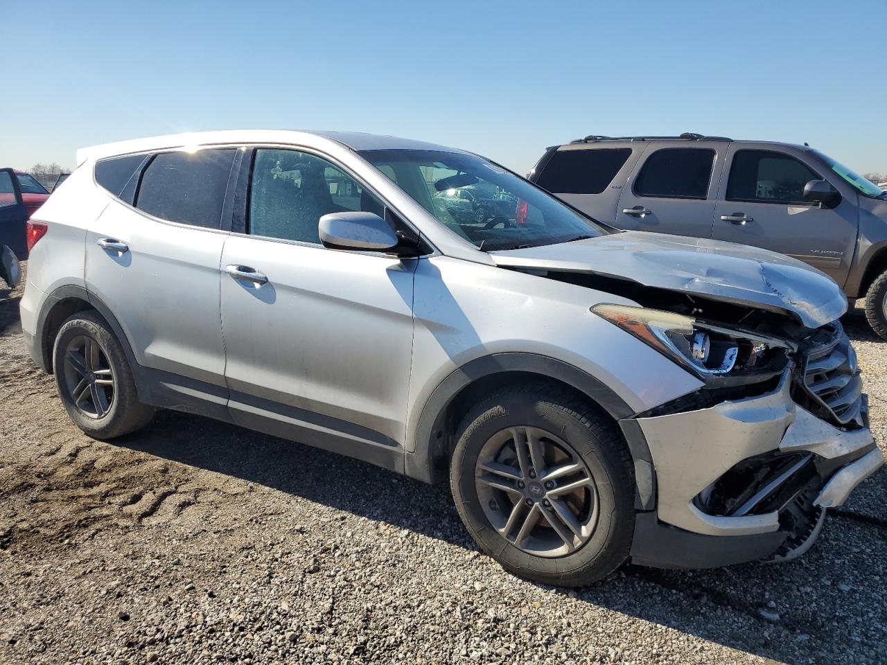 2017 Hyundai Santa Fe VIN 5XYZT3LB3HG492946 Copart auction photo, front end / minor dent/scratches damage thumbnail 4