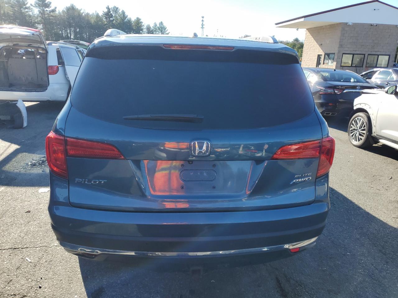 2016 Honda Pilot VIN 5FNYF6H03GB035068 Copart auction photo, front end / minor dent/scratches damage thumbnail 6