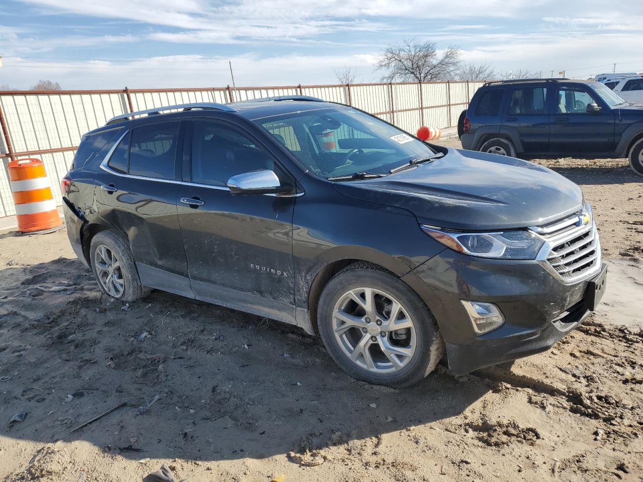 2020 Chevrolet Equinox VIN 3GNAXNEV4LS572811 Copart auction photo, side / mechanical damage thumbnail 4