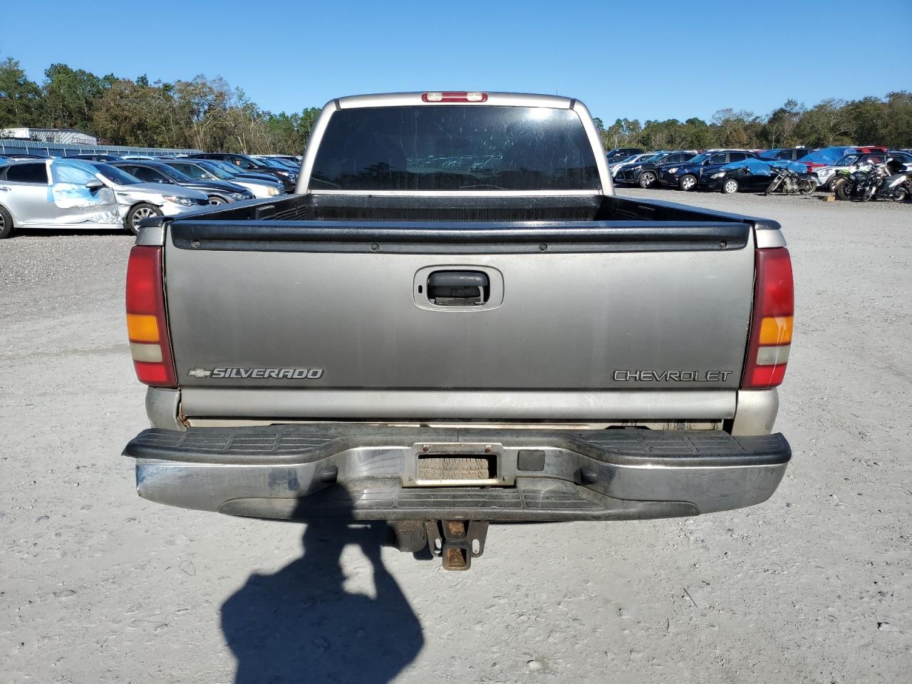 2002 Chevrolet Silverado VIN 2GCEK19T721418405 Copart auction photo, front end / rear end damage thumbnail 6