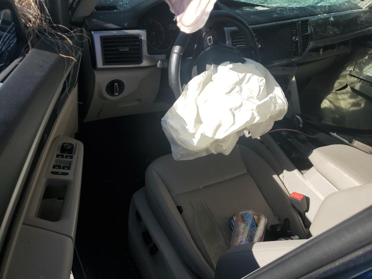 2019 Volkswagen Atlas VIN 1V2UR2CA7KC517139 Copart auction photo, all over damage thumbnail 8