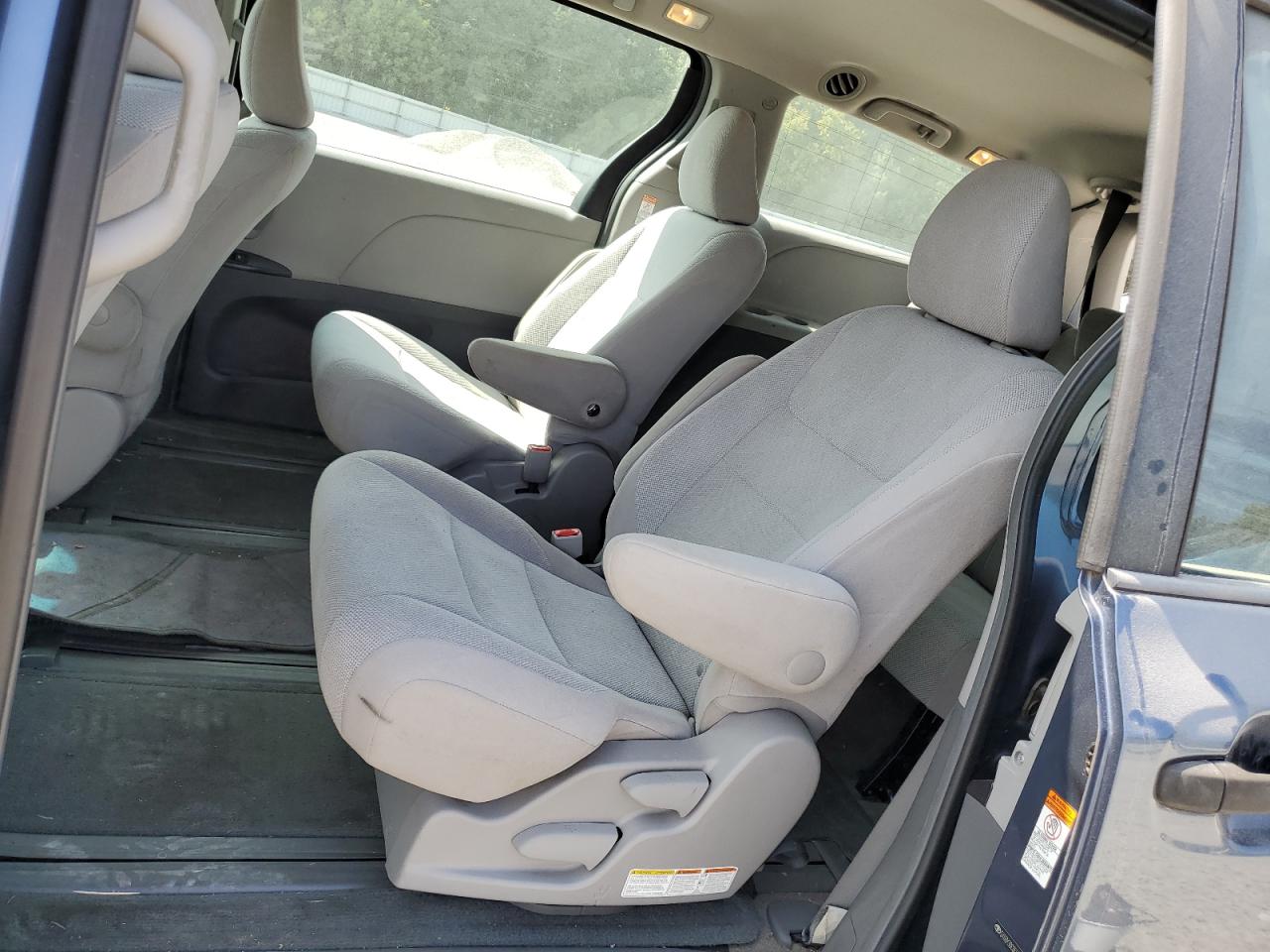 2015 Toyota Sienna VIN 5TDZK3DC0FS593985 Copart auction photo, rear end / side damage thumbnail 11