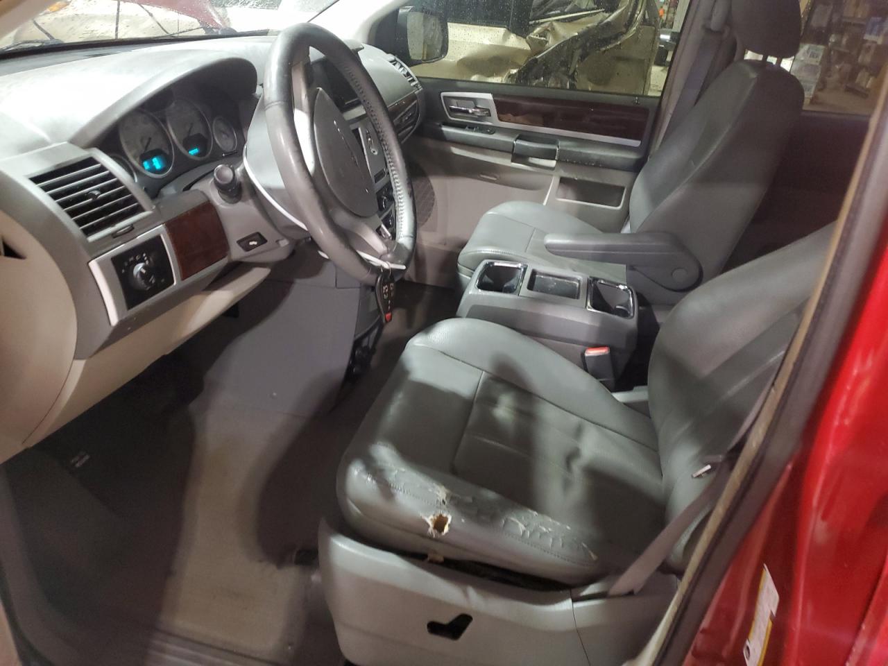 2010 Chrysler Town & Country VIN 2A4RR5D12AR105220 Copart auction photo, front end / minor dent/scratches damage thumbnail 7