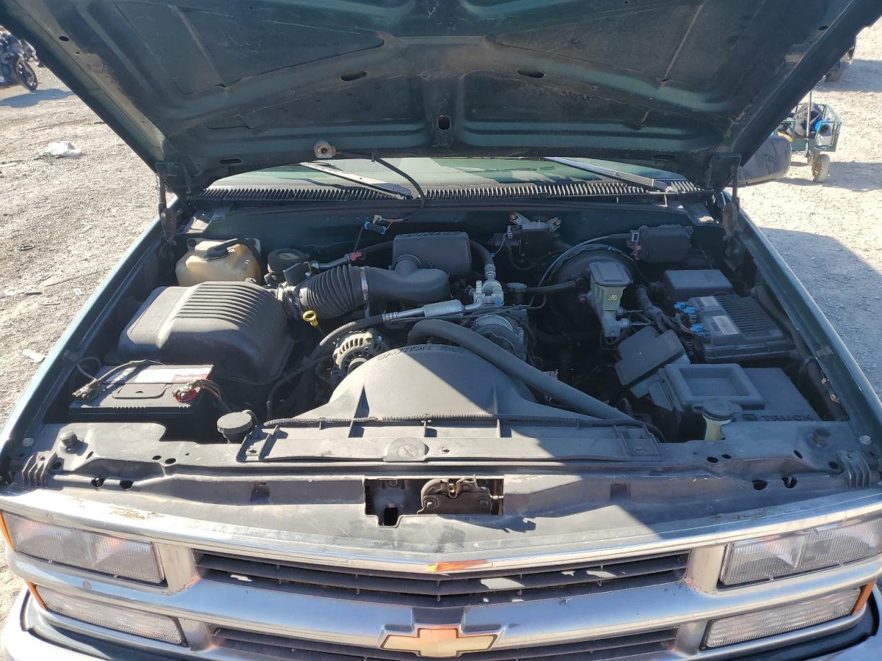 1996 Chevrolet GMT-400 VIN 1GCEC14W4TZ212093 Copart auction photo, side / minor dent/scratches damage thumbnail 11