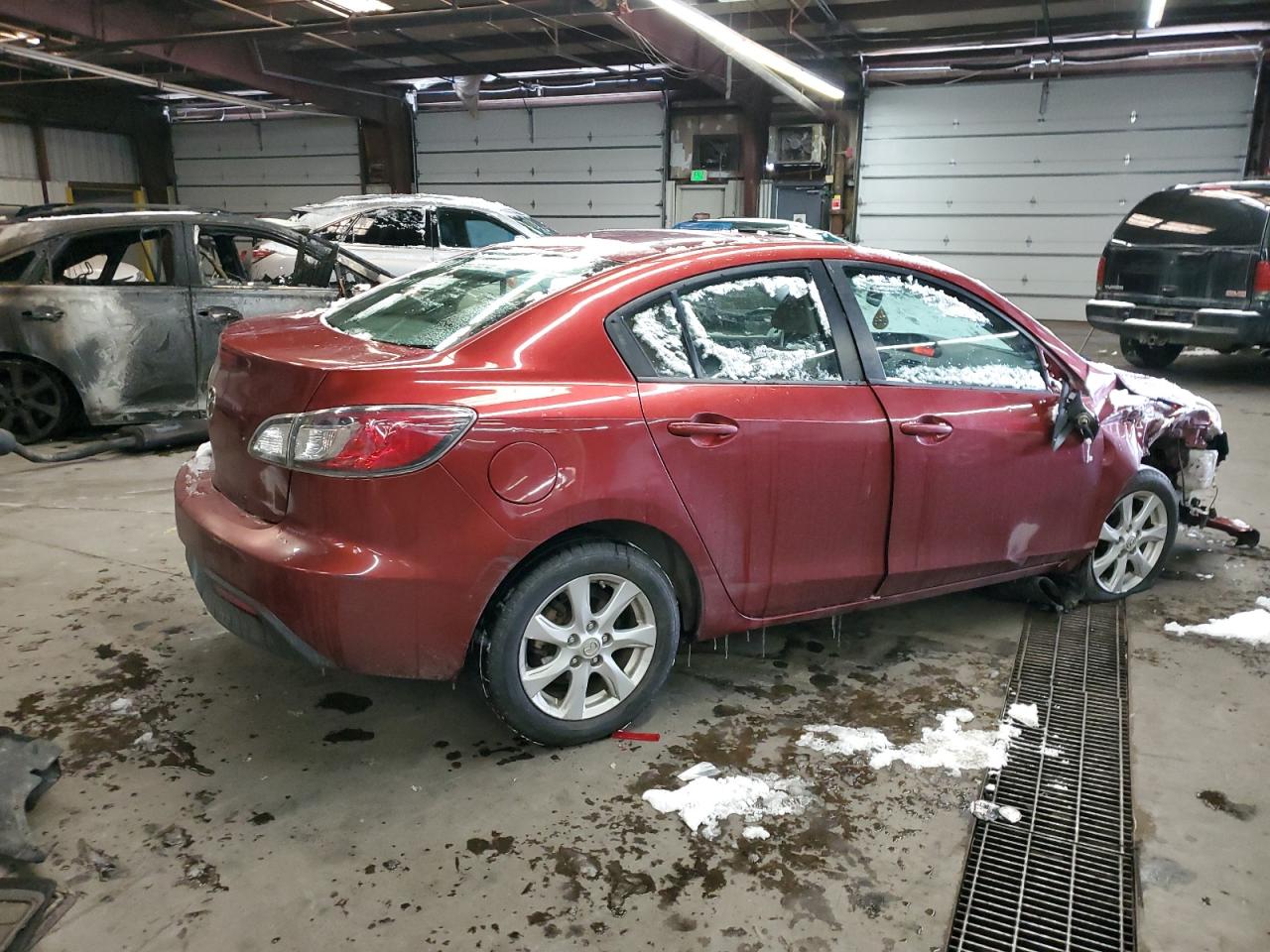 2010 Mazda 3 VIN JM1BL1SF7A1332925 Copart auction photo, front end damage thumbnail 3