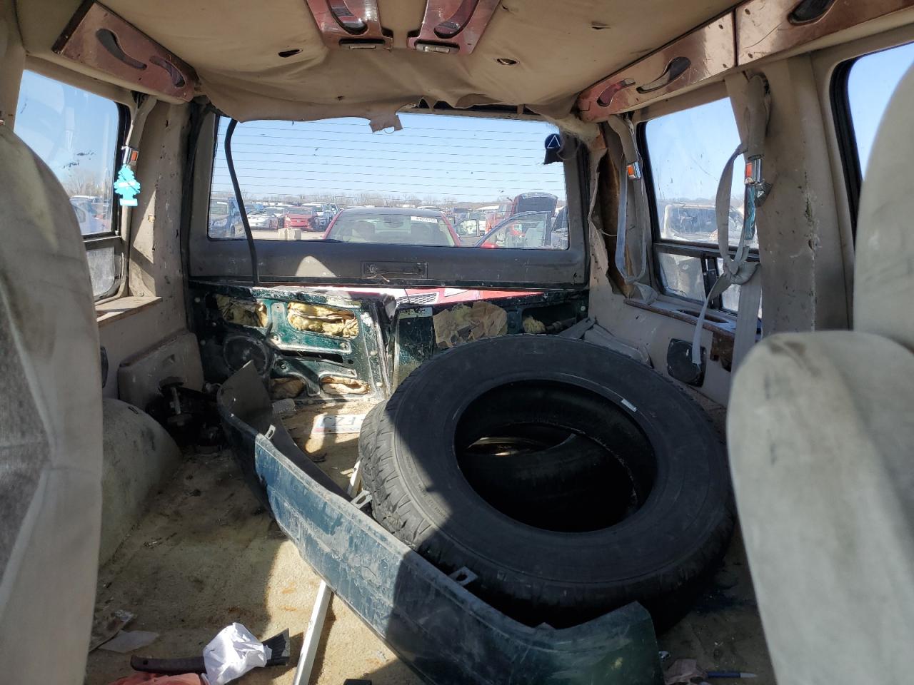 1998 Chevrolet Astro VIN 1GBDM19W2WB142029 Copart auction photo, rear end / all over damage thumbnail 10