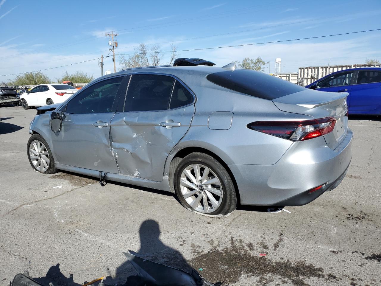 2022 Toyota Camry VIN 4T1C11AK7NU694262 Copart auction photo, front end / side damage thumbnail 2