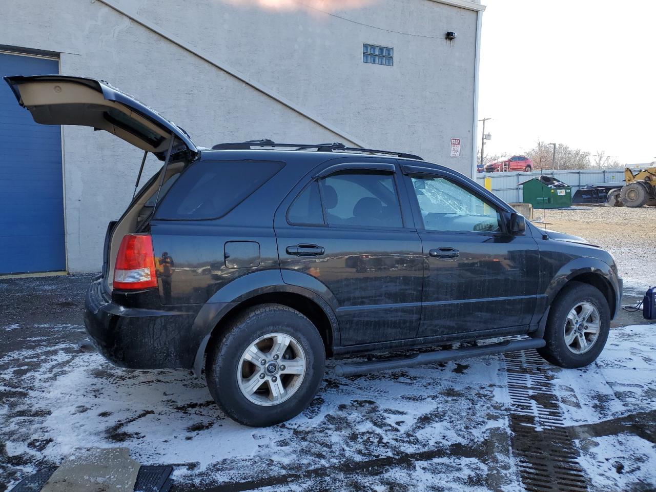 2004 KIA Sorento VIN KNDJC733X45286345 Copart auction photo, front end / minor dent/scratches damage thumbnail 3