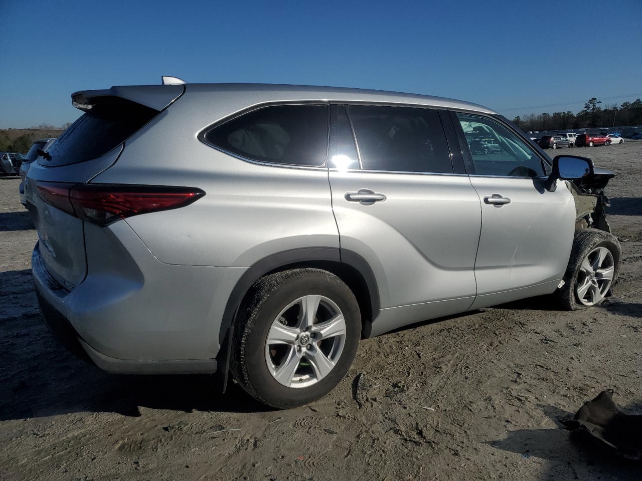 2021 Toyota Highlander VIN 5TDBZRBHXMS525849 Copart auction photo, front end damage thumbnail 3