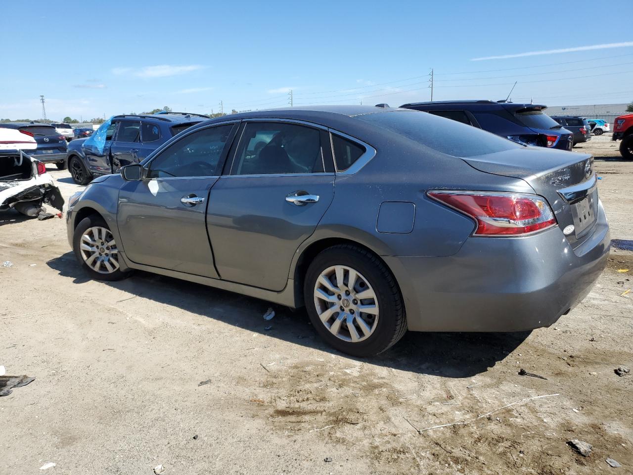 2015 Nissan Altima VIN 1N4AL3AP2FN315313 Copart auction photo, front end / side damage thumbnail 2