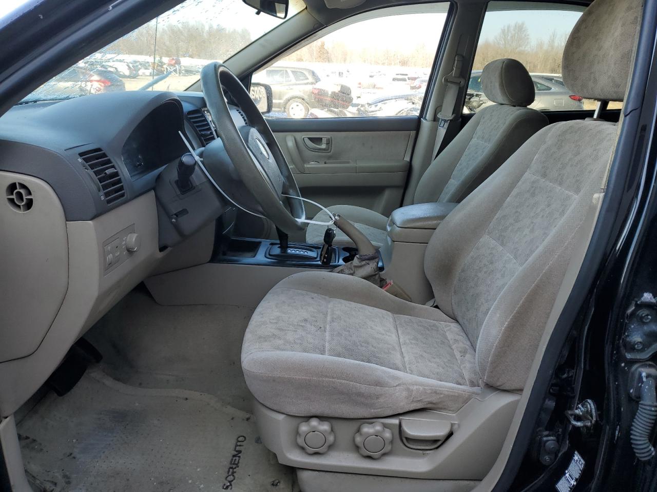 2004 KIA Sorento VIN KNDJC733X45286345 Copart auction photo, front end / minor dent/scratches damage thumbnail 7