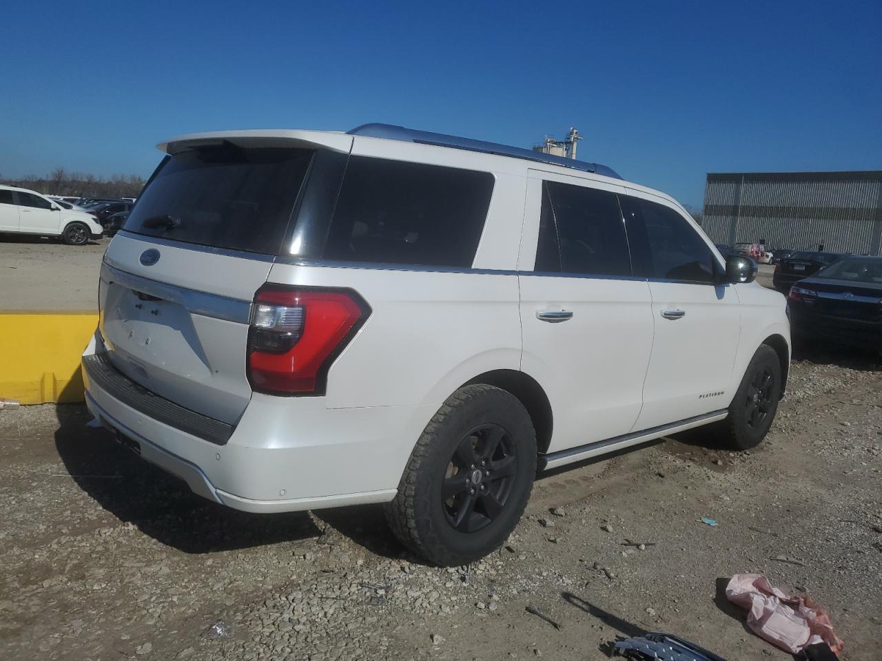 2018 Ford Expedition VIN 1FMJU1MTXJEA68308 Copart auction photo, front end damage thumbnail 3