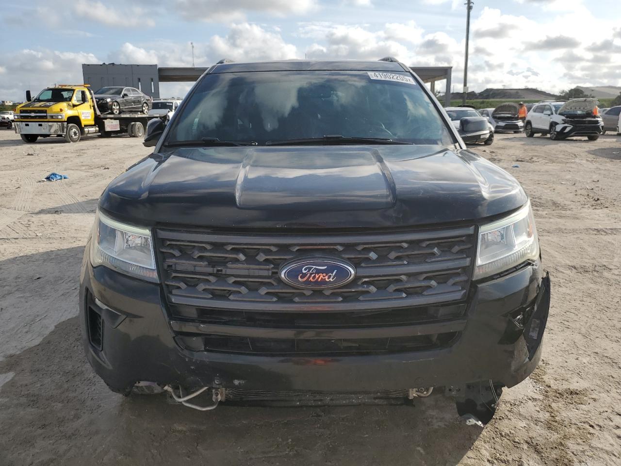 2018 Ford Explorer VIN 1FM5K7DHXJGB52235 Copart auction photo, front end / minor dent/scratches damage thumbnail 5