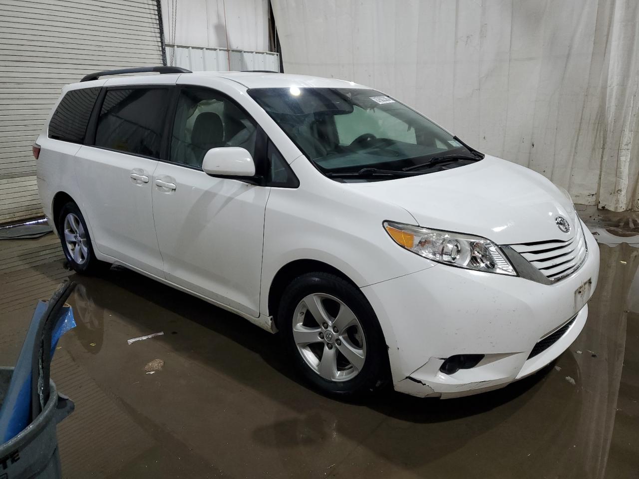 2015 Toyota Sienna VIN 5TDKK3DC6FS643516 Copart auction photo, side damage thumbnail 4