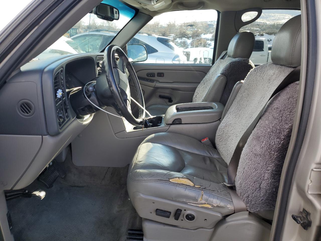2004 Chevrolet Tahoe VIN 1GNEK13T44R138418 Copart auction photo, front end damage thumbnail 7