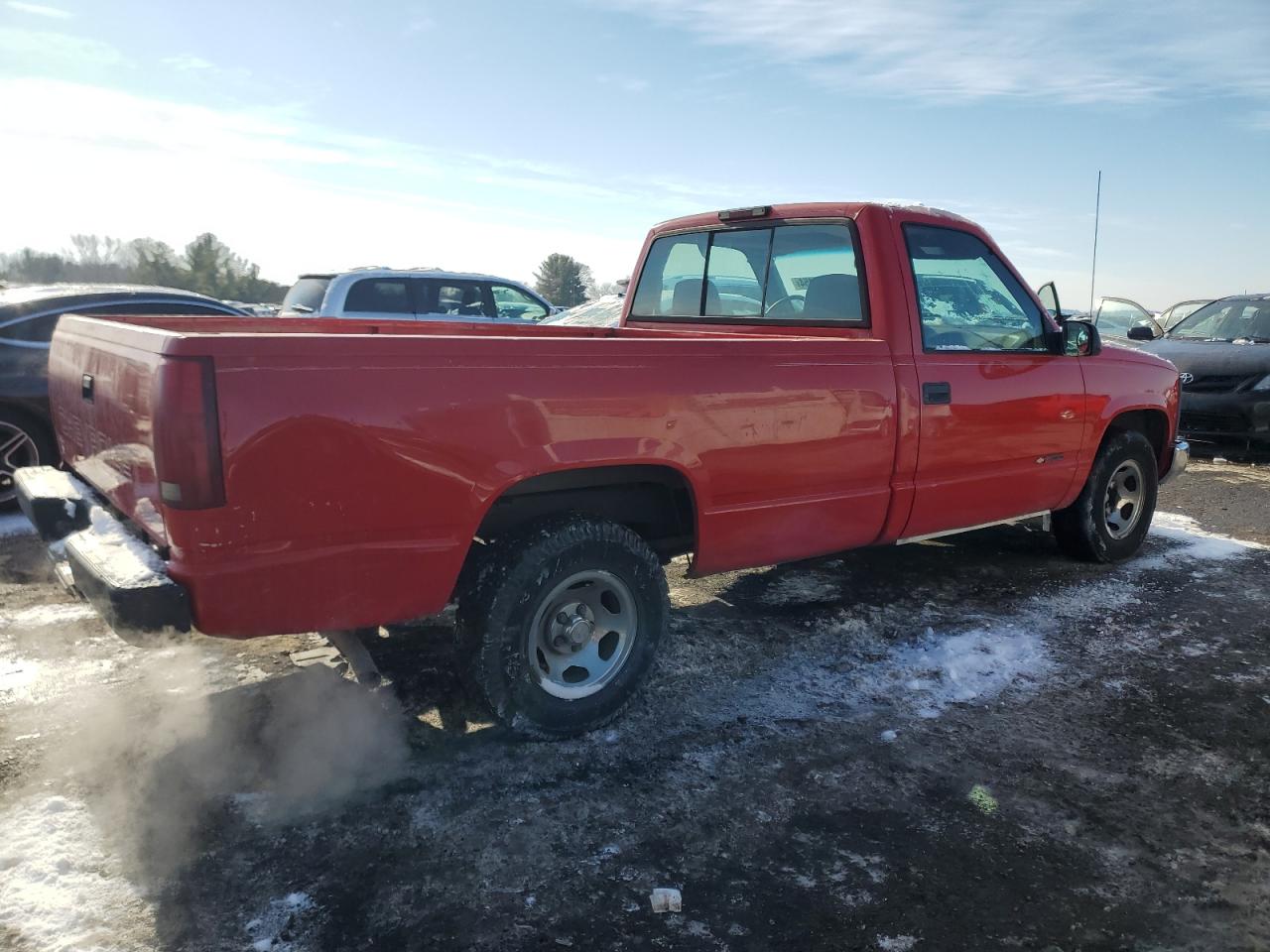 1996 Chevrolet GMT-400 VIN 1GCEC14W3TZ229290 Copart auction photo, front end / rear end damage thumbnail 3