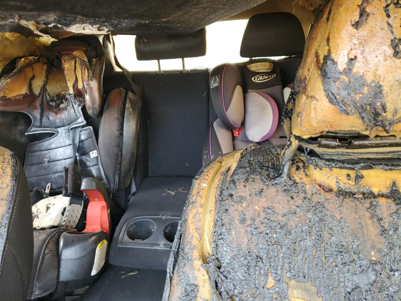 2018 Subaru Outback VIN 4S4BSACC7J3333256 Copart auction photo, burn damage thumbnail 10