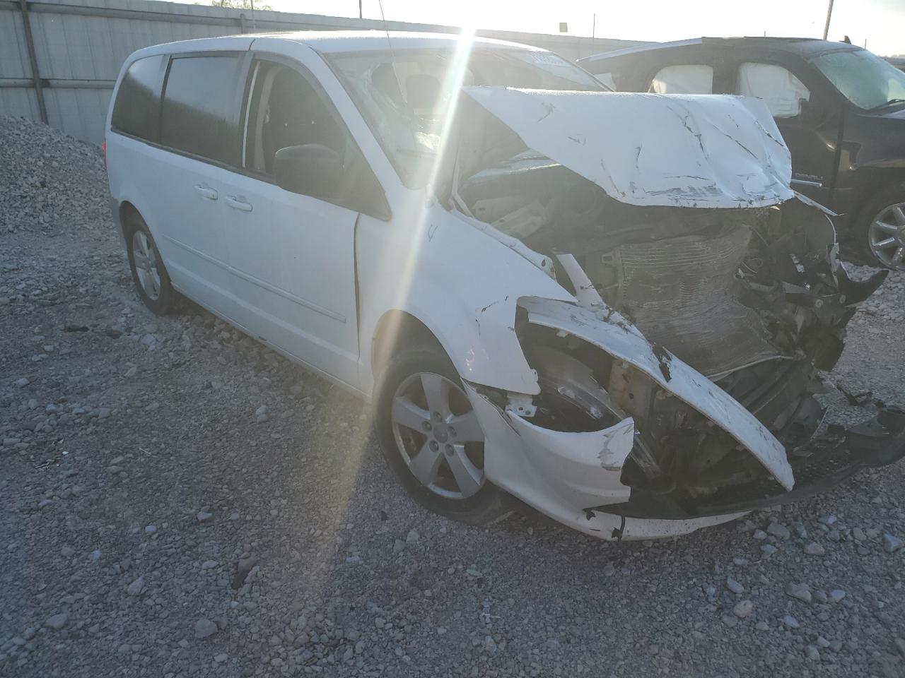 2013 Dodge Caravan VIN 2C4RDGBG7DR813300 Copart auction photo, front end damage thumbnail 4