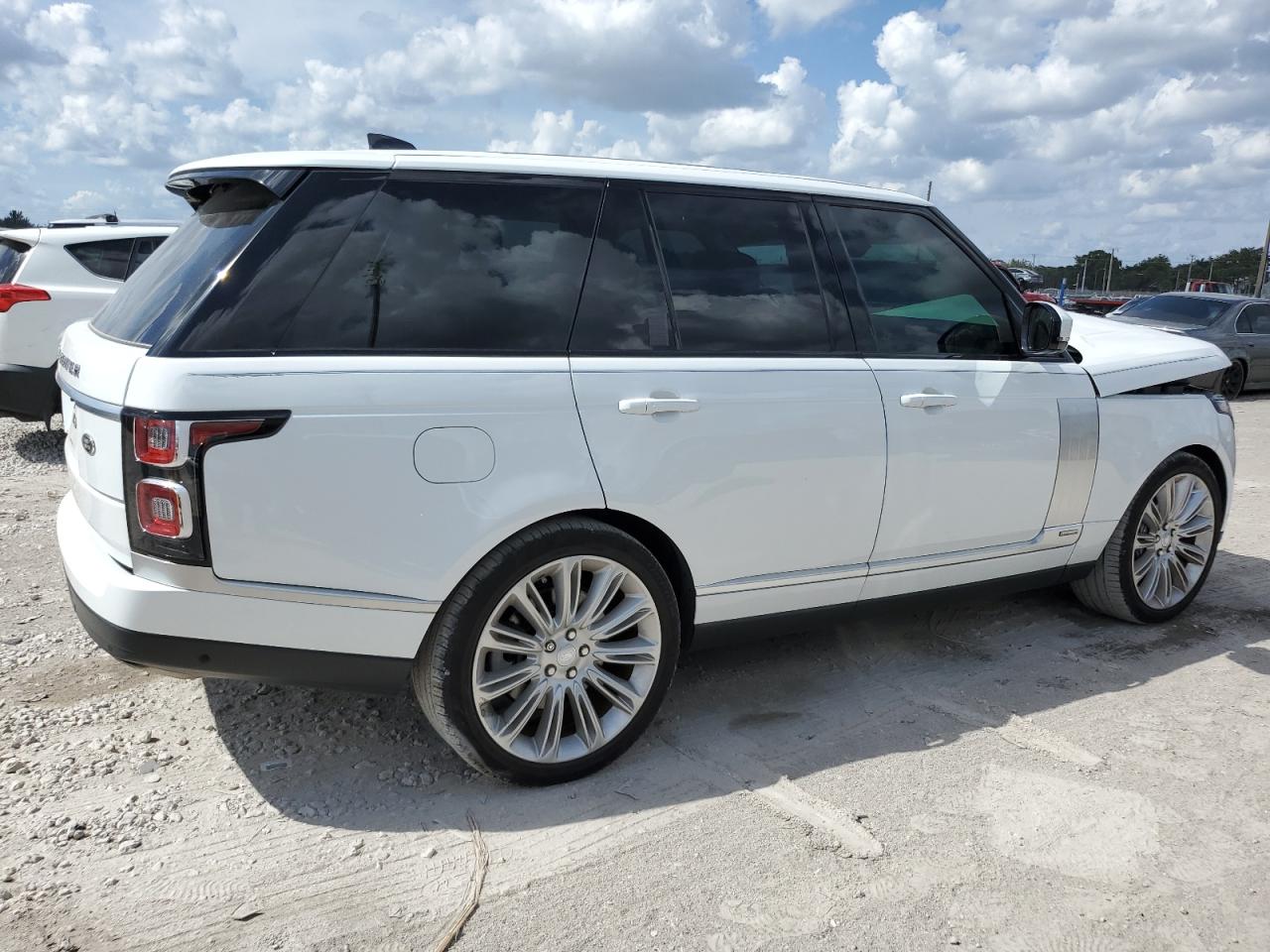 2019 Land Rover Range Rover VIN SALGS2SV5KA558980 Copart auction photo, front end / minor dent/scratches damage thumbnail 3