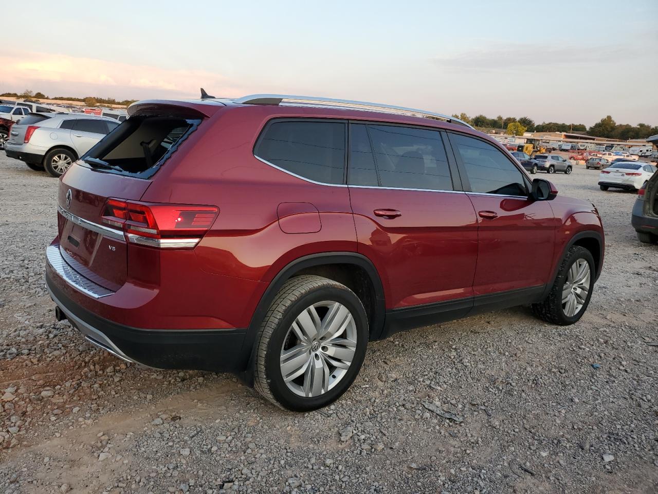 2019 Volkswagen Atlas VIN 1V2WR2CA7KC538663 Copart auction photo, hail / minor dent/scratches damage thumbnail 3