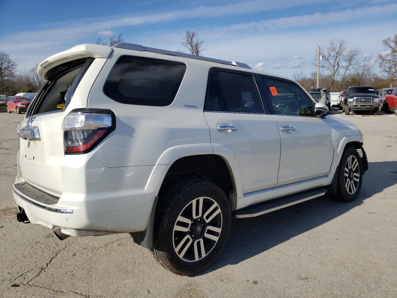 2019 Toyota 4Runner VIN JTEBU5JR3K5703889 Copart auction photo, front end / side damage thumbnail 3
