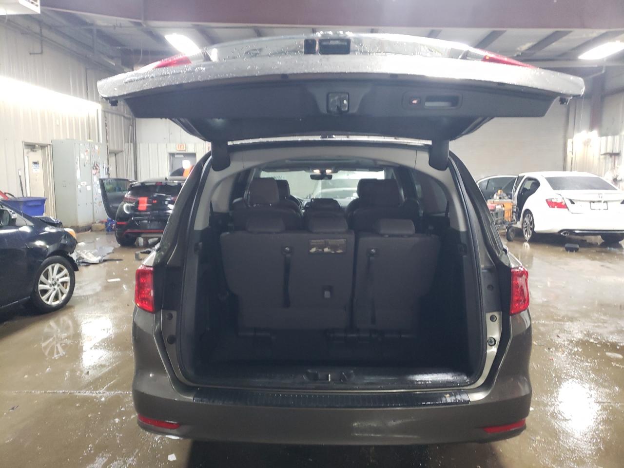 2018 Honda Odyssey VIN 5FNRL6H77JB087627 Copart auction photo, front end / minor dent/scratches damage thumbnail 6