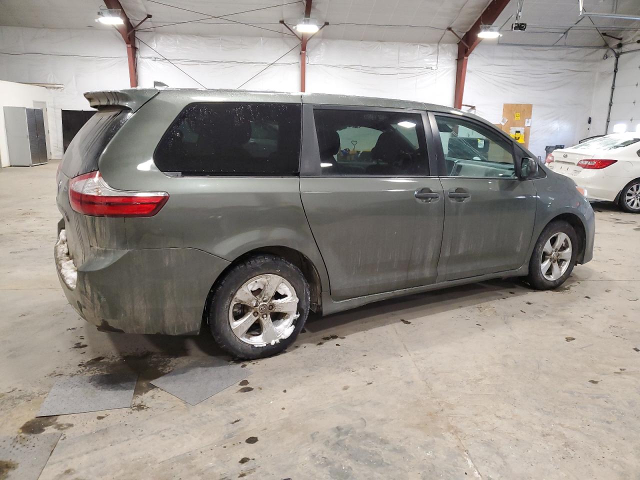2019 Toyota Sienna VIN 5TDZZ3DC0KS993549 Copart auction photo, rear end / side damage thumbnail 3