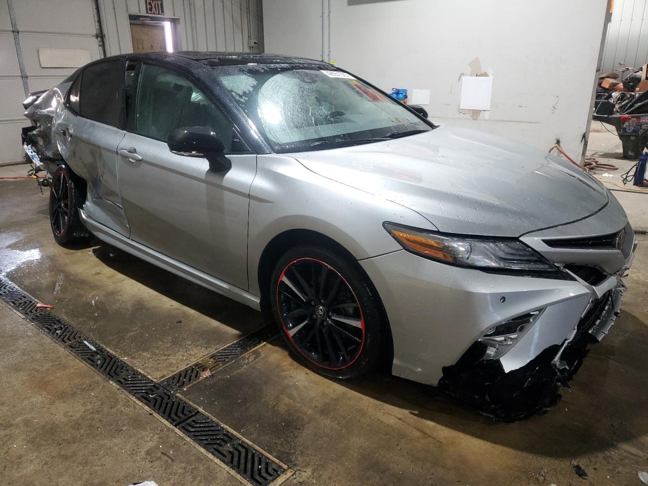 2018 Toyota Camry VIN 4T1B61HK9JU044944 Copart auction photo, all over / undercarriage damage thumbnail 4