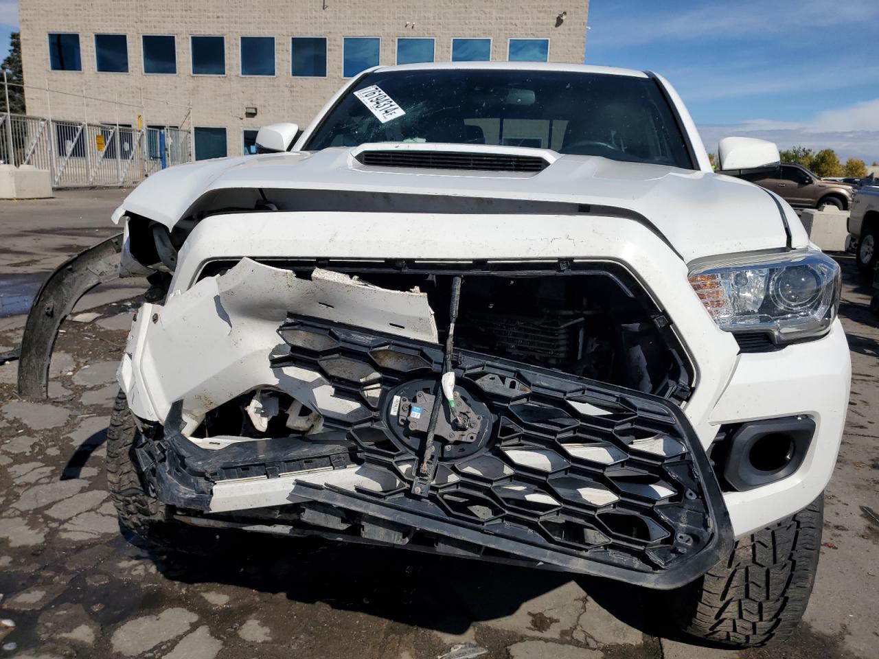 2020 Toyota Tacoma VIN 3TMCZ5ANXLM291389 Copart auction photo, front end / rear end damage thumbnail 5