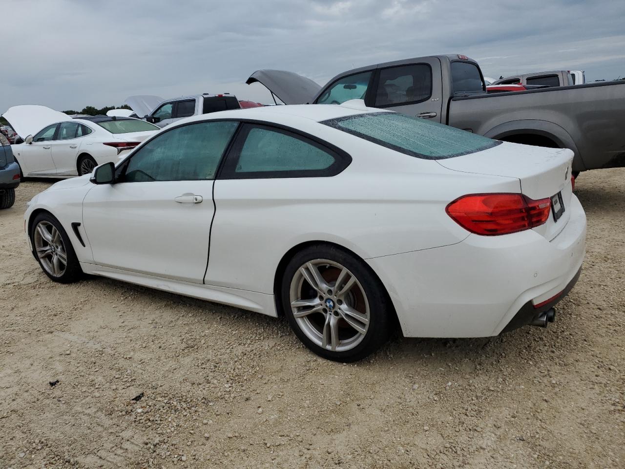 2017 BMW 4er VIN WBA4R7C50HK876667 Copart auction photo, water/flood damage thumbnail 2