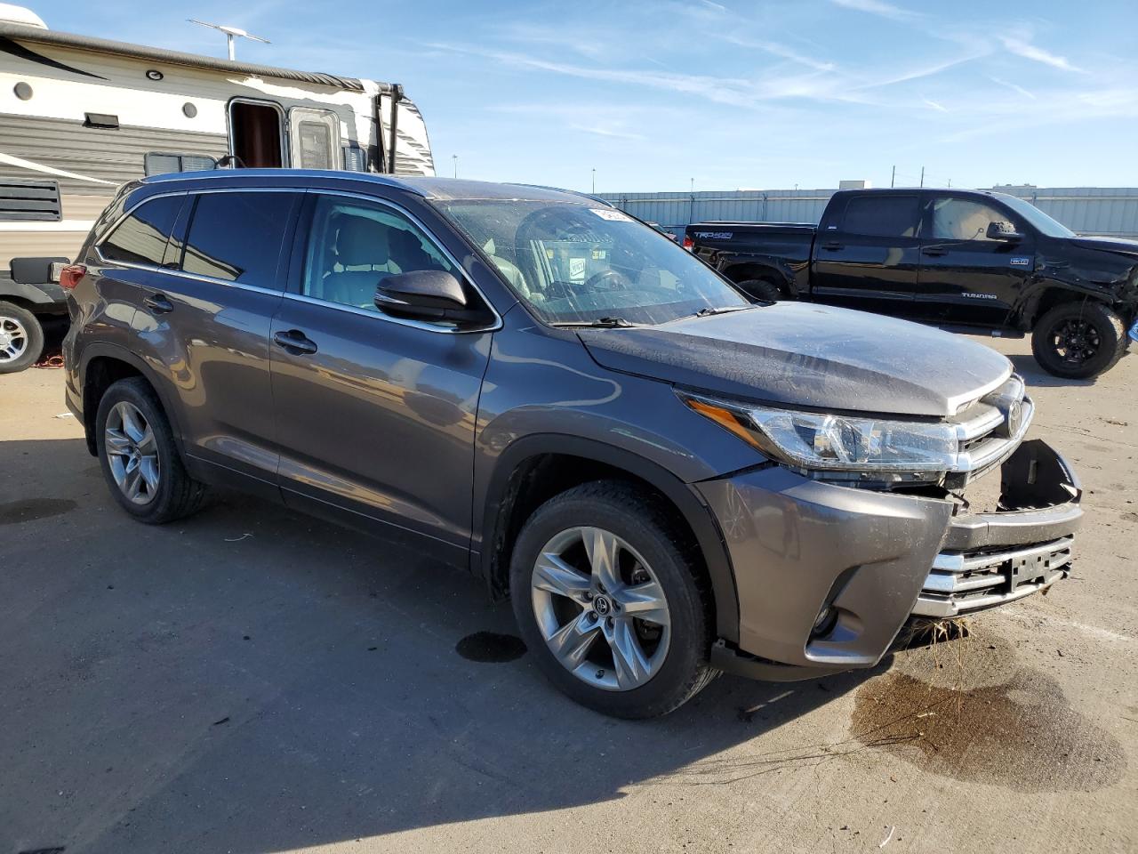 2019 Toyota Highlander VIN 5TDDZRFH0KS923622 Copart auction photo, front end / undercarriage damage thumbnail 4