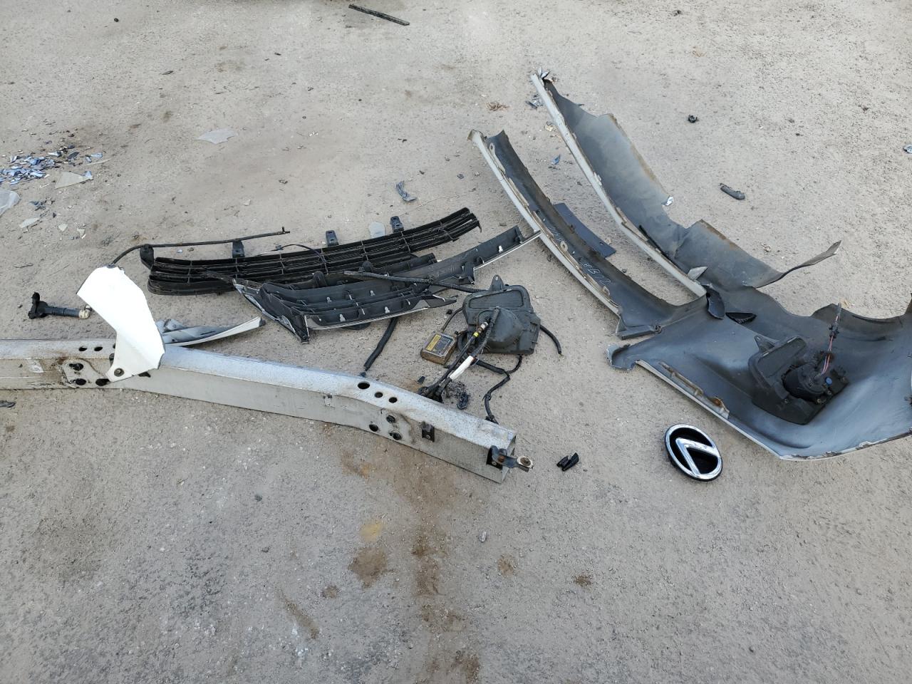 2013 Lexus LX VIN JTJHY7AX2D4101973 Copart auction photo, front end damage thumbnail 15