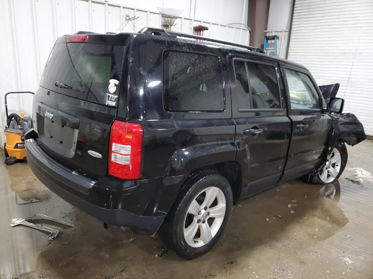 2014 Jeep Liberty (Patriot) VIN 1C4NJRFB5ED898501 Copart auction photo, front end damage thumbnail 3