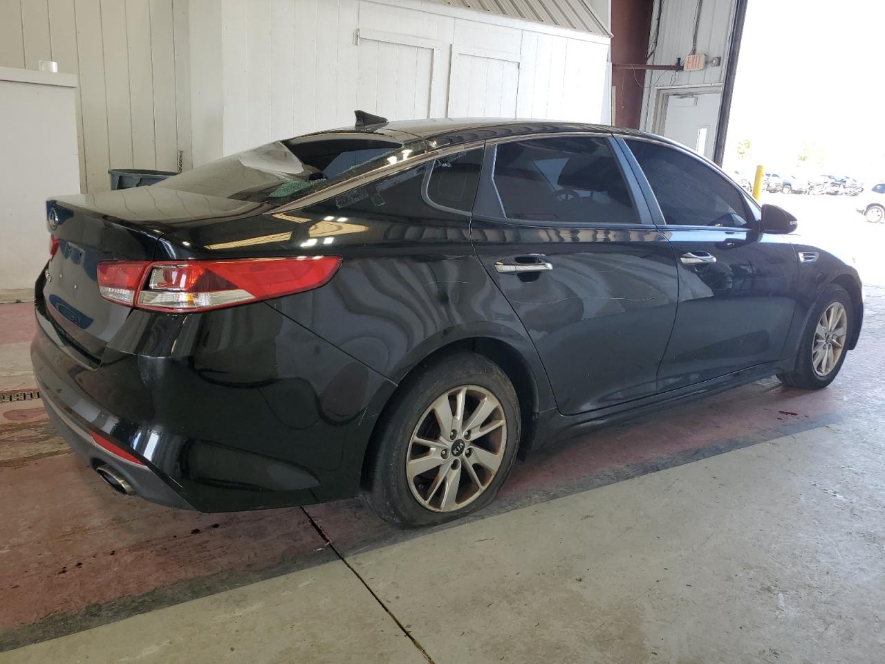 2017 KIA Optima VIN 5XXGT4L38HG155957 Copart auction photo, vandalism / front end damage thumbnail 3
