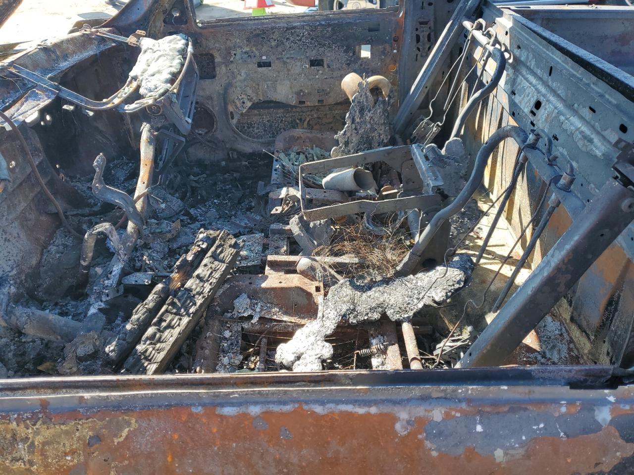2002 Chevrolet Silverado VIN 1GCEC14V02Z185478 Copart auction photo, burn damage thumbnail 7