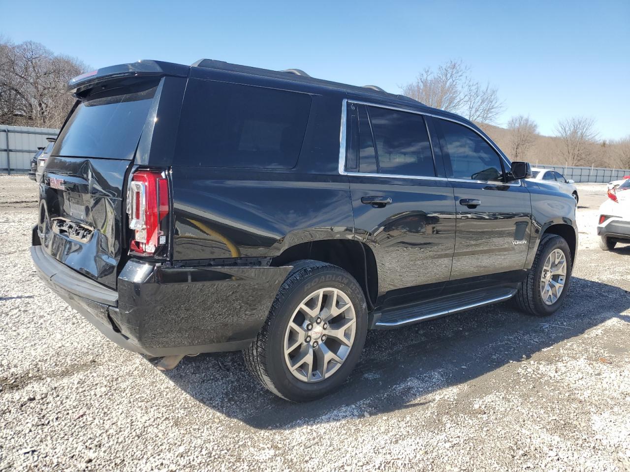2015 GMC Yukon VIN 1GKS2AKC5FR690451 Copart auction photo, rear end damage thumbnail 3