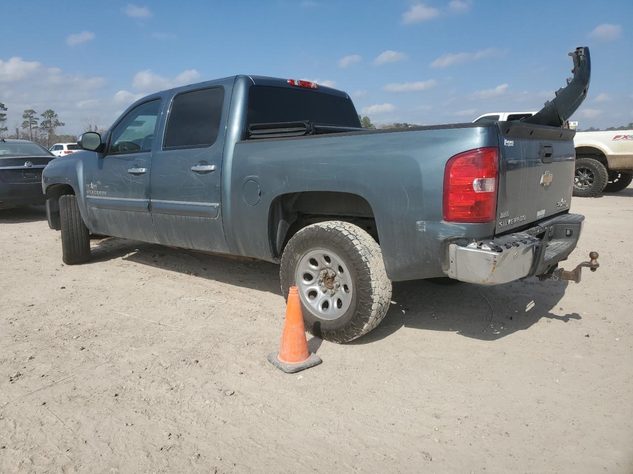 2011 Chevrolet Silverado VIN 3GCPCSE09BG381288 Copart auction photo, front end / rear end damage thumbnail 2