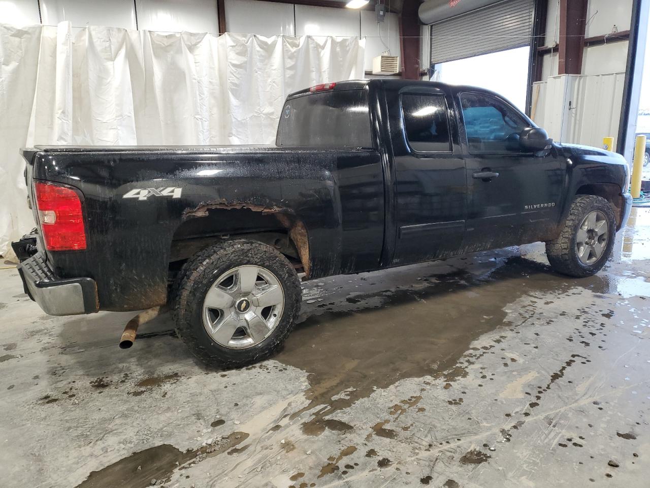 2010 Chevrolet Silverado VIN 1GCSKSE37AZ180415 Copart auction photo, front end / rear end damage thumbnail 3