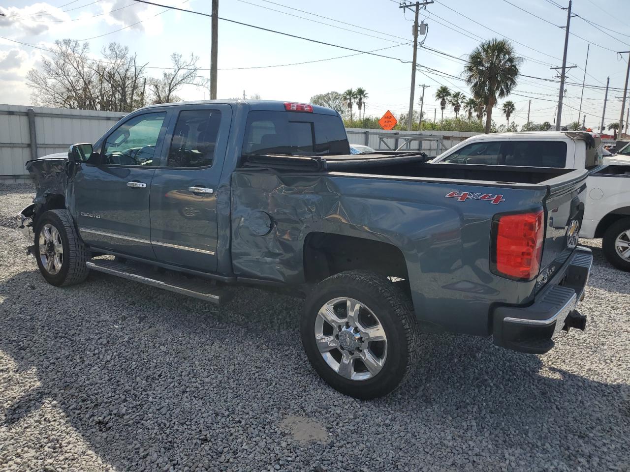 2015 Chevrolet Silverado VIN 1GC2KWE88FZ125840 Copart auction photo, front end / side damage thumbnail 2